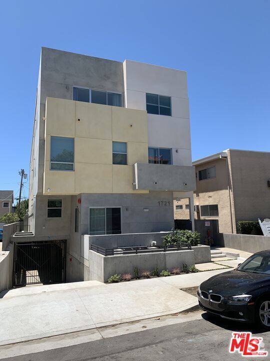 Building Photo - 1721 Granville Ave Rental