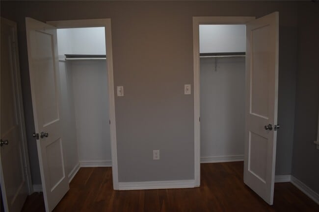 Building Photo - 904 Wisconsin St