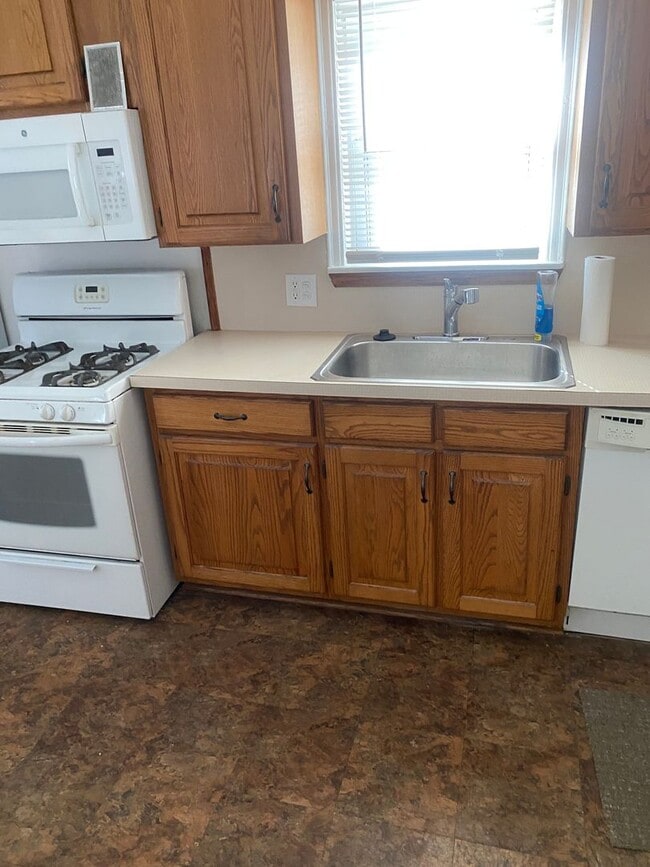 Photo - 3 bedroom 2 bath bungalow with basement and garage in Wayne