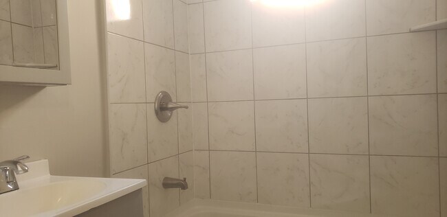 Photo - 1506 N Van Buren St Unit 2