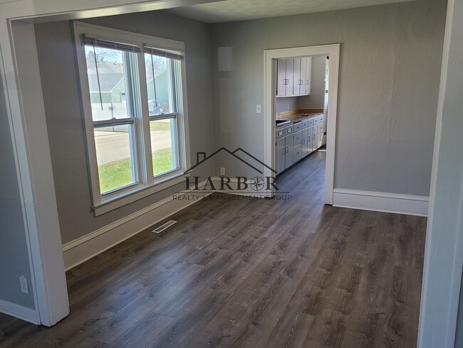 Photo - 1204 1st Ave NE