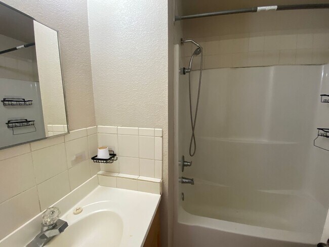 Photo - 1723 W Matthews Ave Unidad B