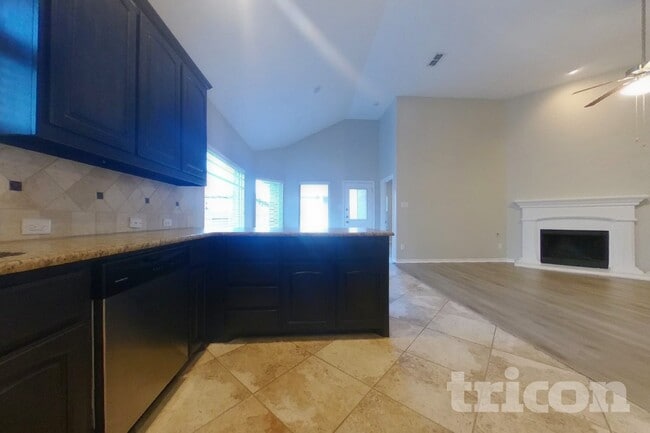 2933 Saddle Creek Dr