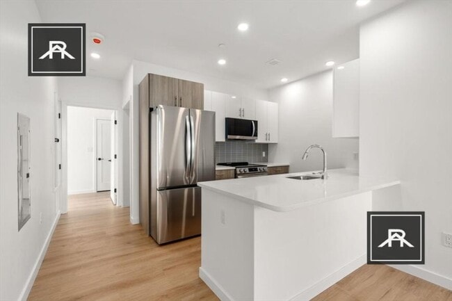 Building Photo - 3 bedroom in Brookline MA 02446 Unit 201 Rental