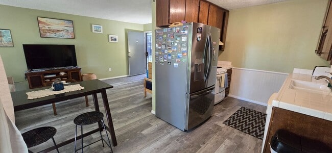 Photo - Enjoy coastal living in this fully furnished 1-bedroom, 1-bath condo in Pacific Beach, San Diego Unit 122