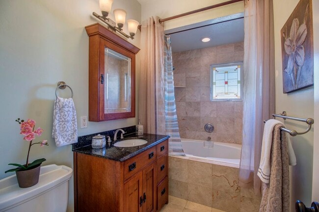 Photo - 2375 Montclair St