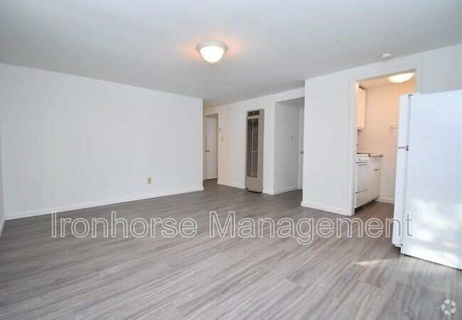 Building Photo - 525 Dell Pl Unit #3 Rental