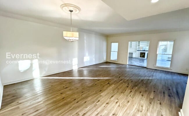 Photo - 107 Westover Park Ct