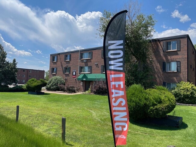 Building Photo - The Flats on Quebec