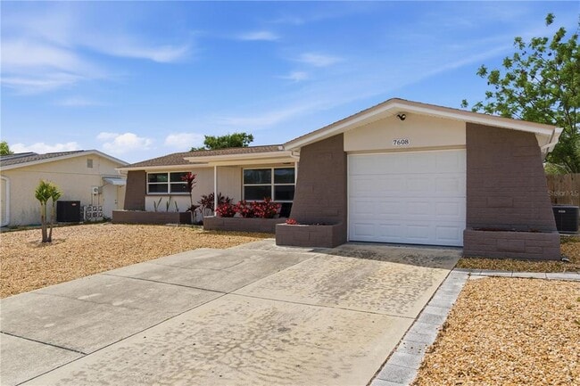 Building Photo - 7608 Sue Ellen Dr