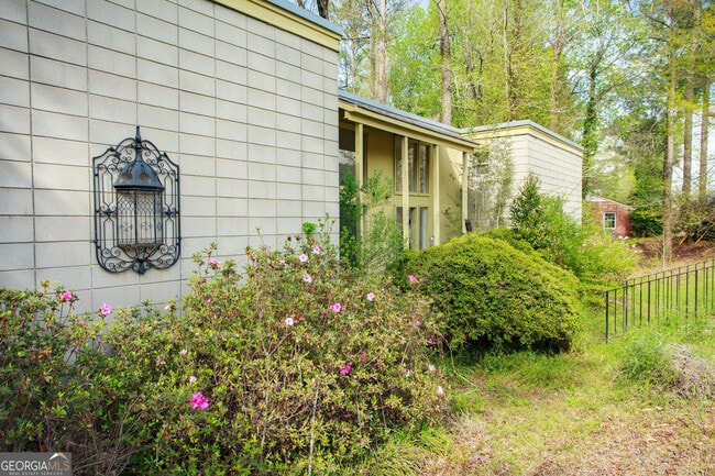 Photo - 2143 Ingleside Ave