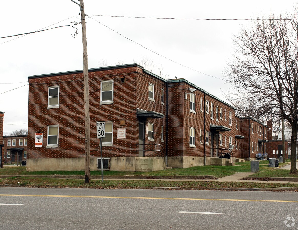 Washington Square Apartments - Washington Square Apartments