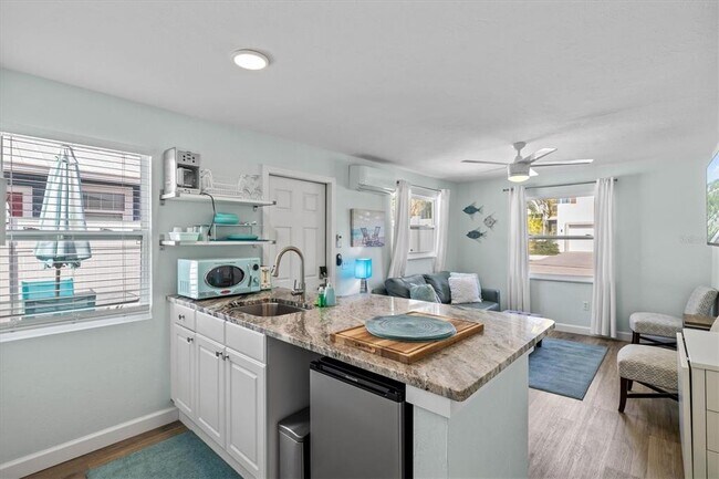 Photo - 2084 Grove St