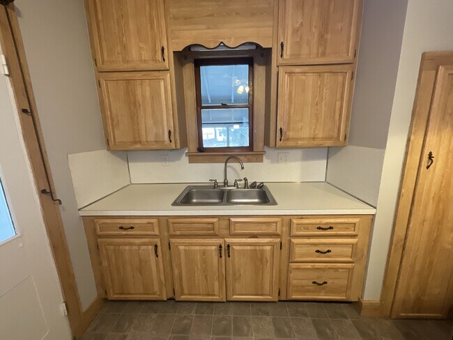 Photo - 254 E Louther St