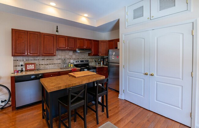Photo - 1841 Bainbridge St Unit 1