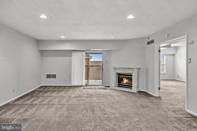 Building Photo - 6070 Main St