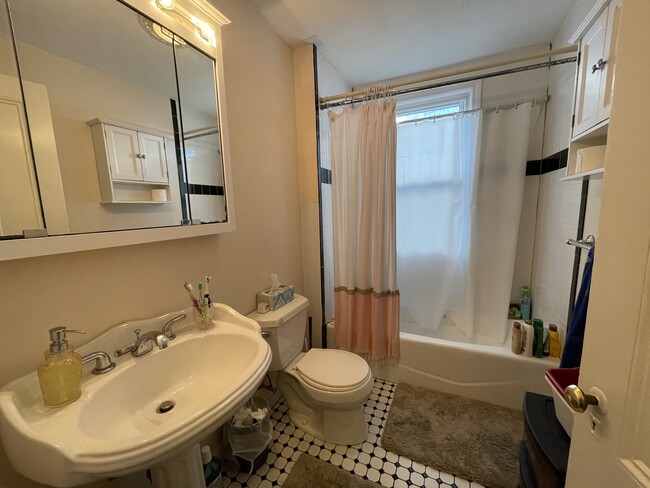 Photo - 112 College Ave Unidad 1##