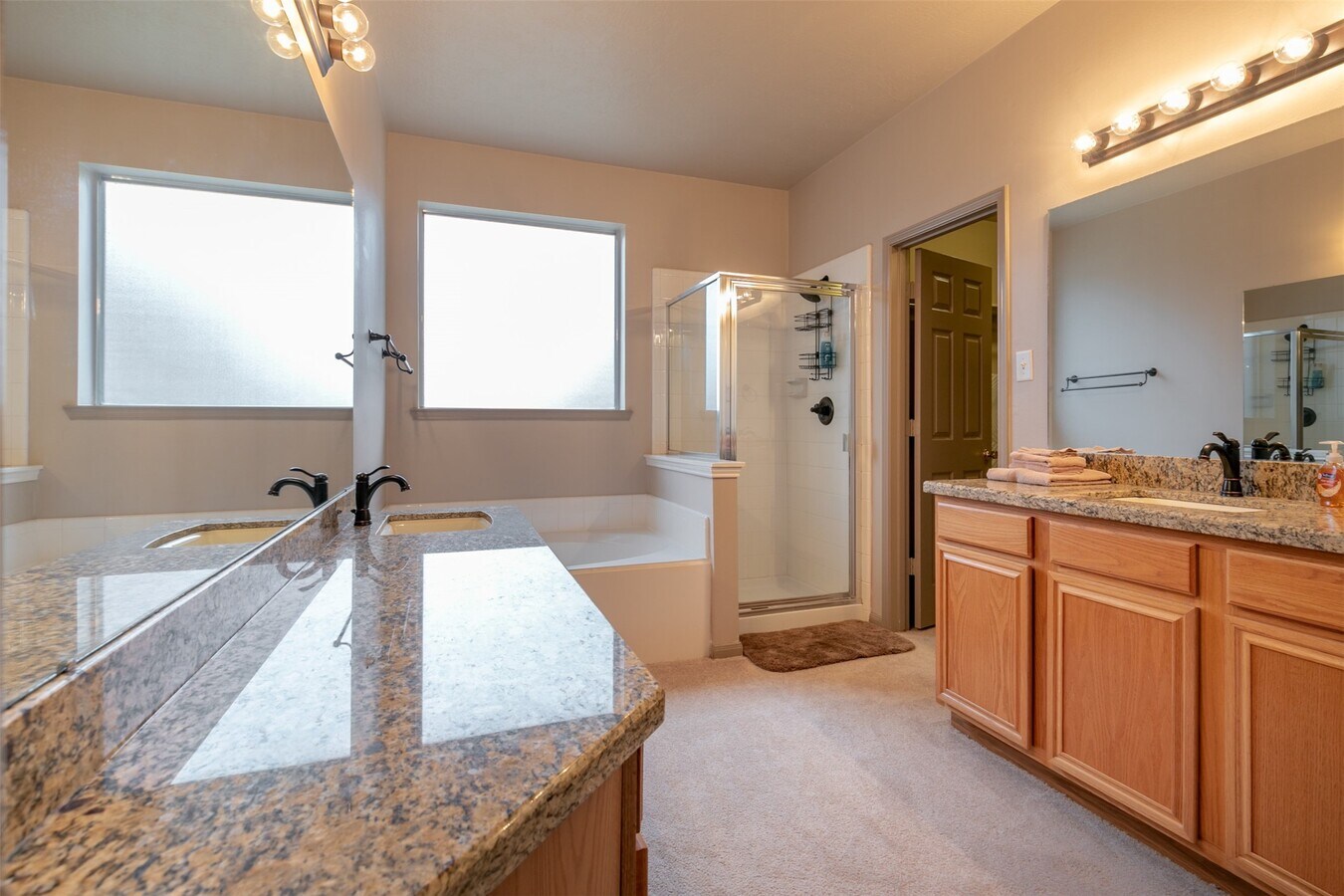 Photo - 10102 White Oak Trail Ln