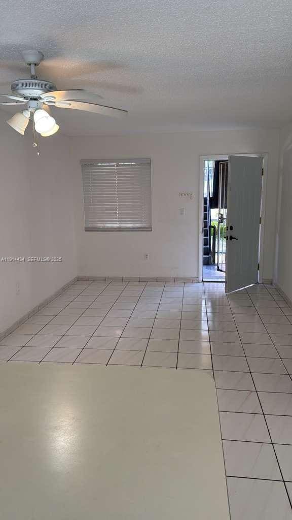 Photo - 5480 W 21st Ct Unidad 201