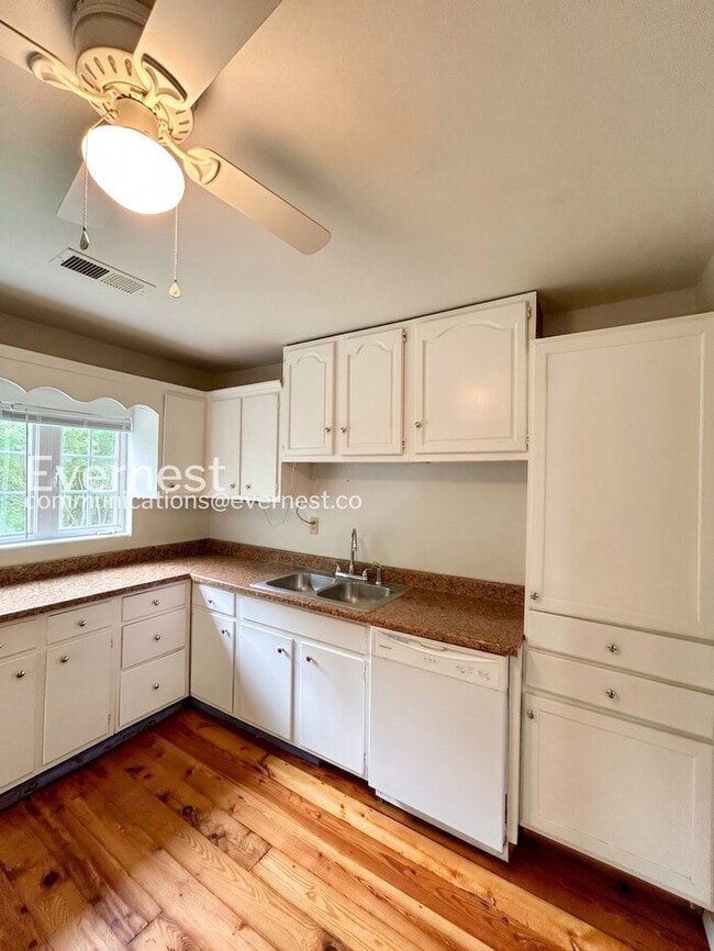 Photo - 1921 Wigglesworth Rd