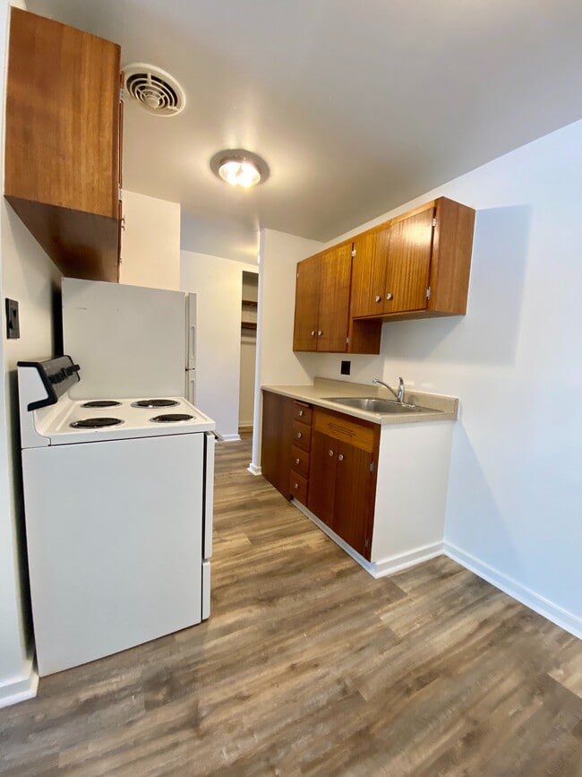 Photo - Escolier Apartments