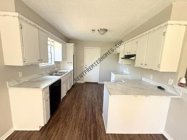 Photo - 2009 W Fulton St