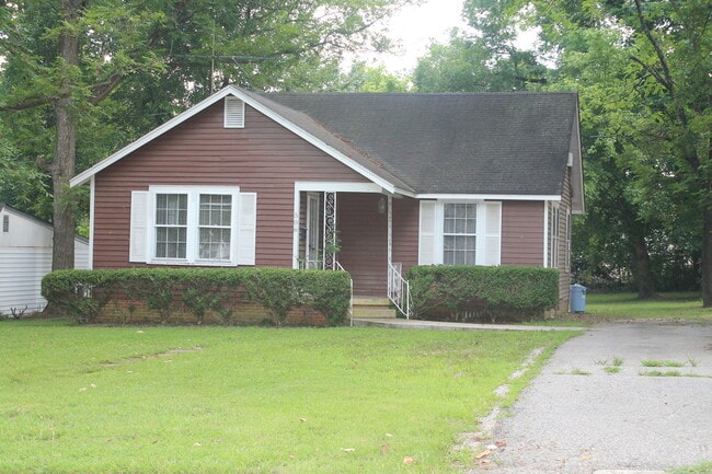 Photo - 506 E College St House