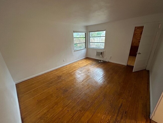 Photo - Cozy 2 bedroom home near local amenities