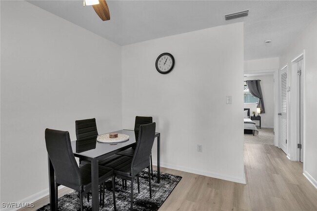 Photo - 3225 E Riverside Dr