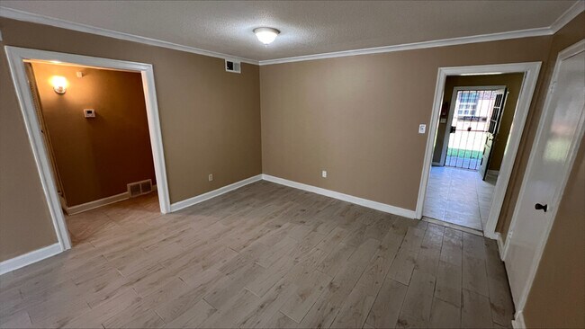 Photo - 3216 S Mendenhall Rd