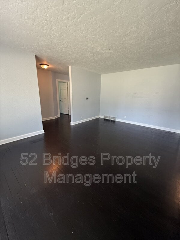 2904 E 40th Ct