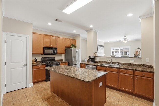 Photo - 211 Louisville Dr