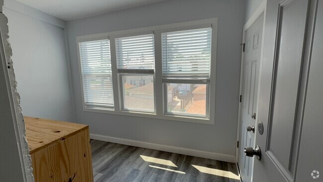 Building Photo - 4821 W George St Unit Floor 2 Rental