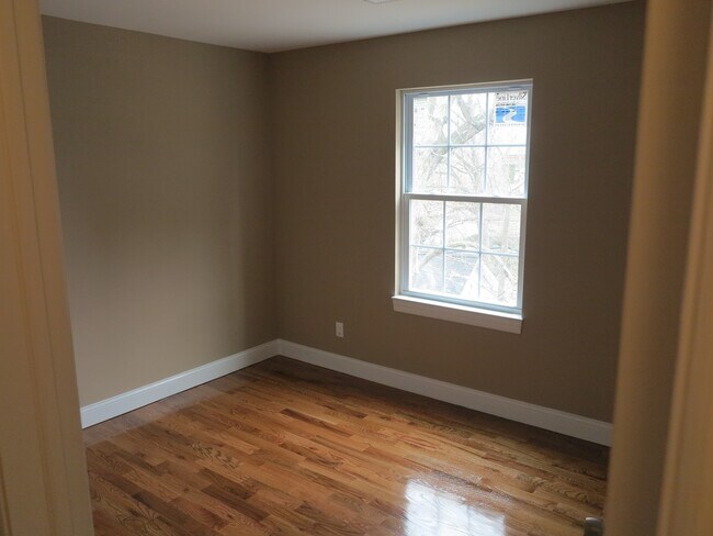 Photo - 14 Summit St