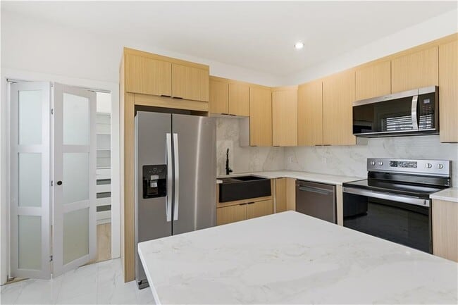 Building Photo - 170 Broadway Unit A