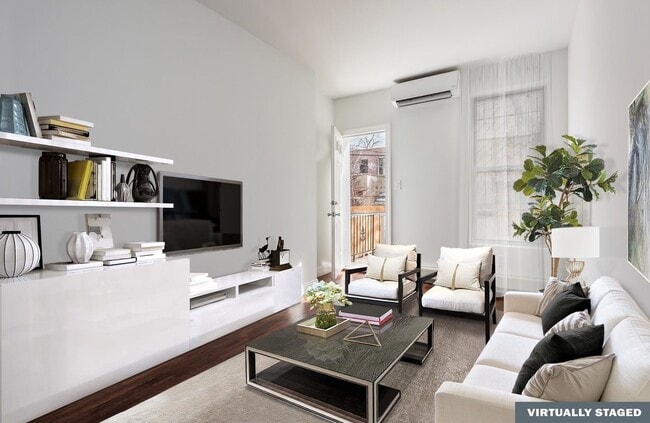 Living Room - 712 Lexington Ave