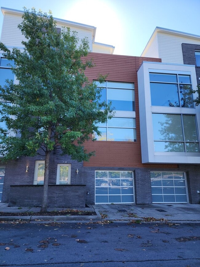 Contemporary Townhome East side of Downtow... - Contemporary Townhome East side of Downtow...
