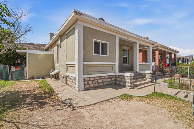 1925 Arizona Ave Unit 2