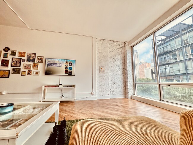 Photo - 738 N Clark St Unit #3