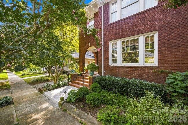 Photo - 1621 Lyndhurst Ave