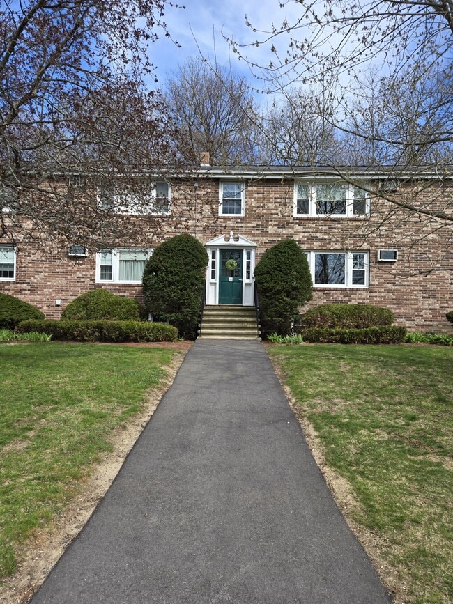 Building Photo - 10 Myles Standish Dr Unit 10 Myles Standish #6