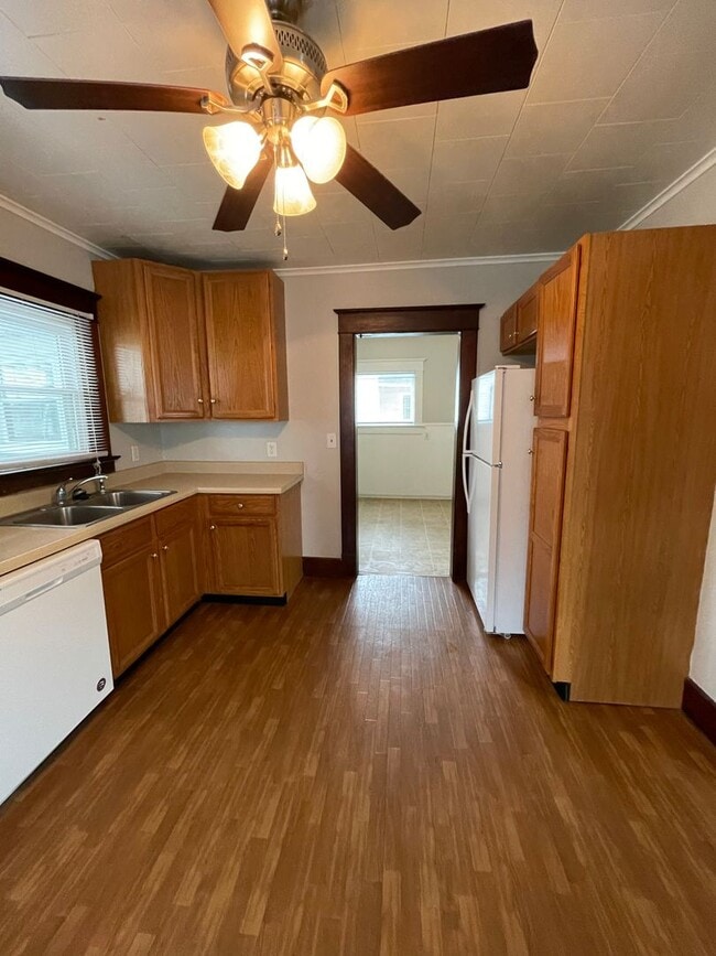 Photo - 214 New St