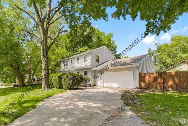 Building Photo - Incredible home in Romanelli Gardens!