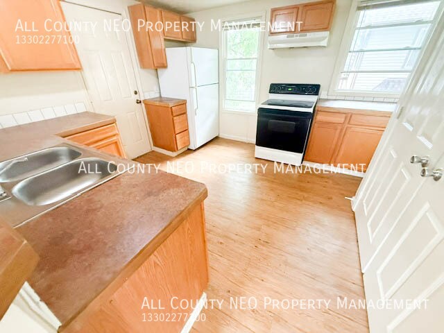 Photo - 470 Allyn St Unit 2
