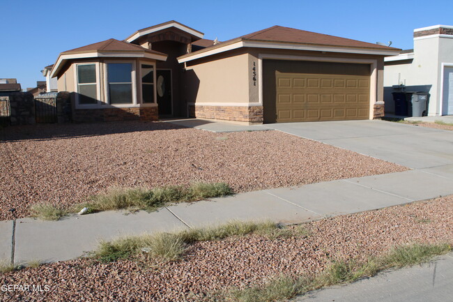 Building Photo - 14561 Jesus Almeida