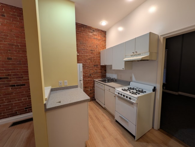 Photo - 158 Park St Unit 1