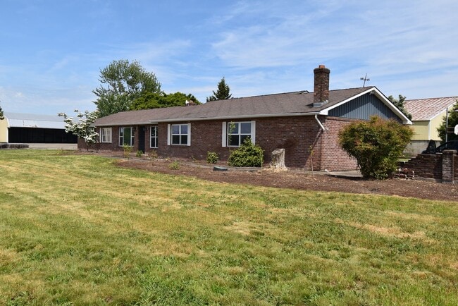 Building Photo - Spacious home on acreage and a Dairy Farm