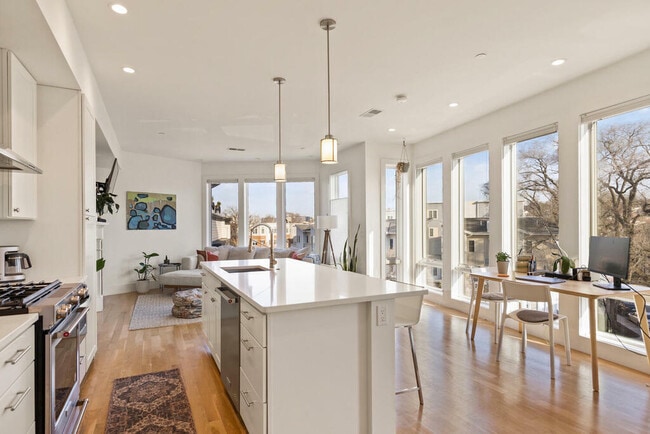 Photo - 283 Old Colony Ave Unit 3