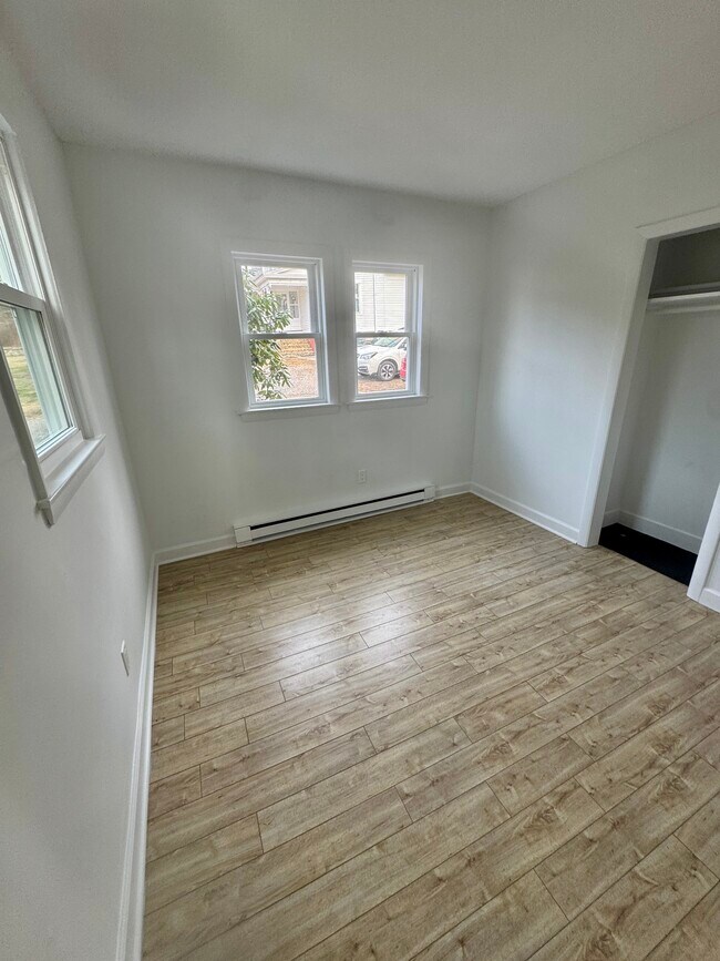 Photo - 100 Main St Unidad Carriage House