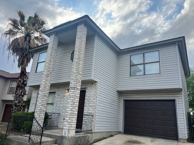 Photo - 4922 Hilltop Field Dr